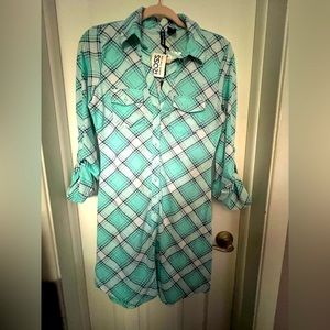 Ladies Medium shirt dress in aqua and white diagonal plaid.